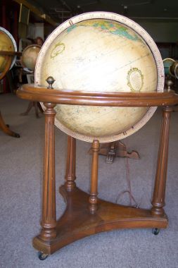 Globe Antique Heirloom 16 Inch Globe In Fine Wooden Floor Base